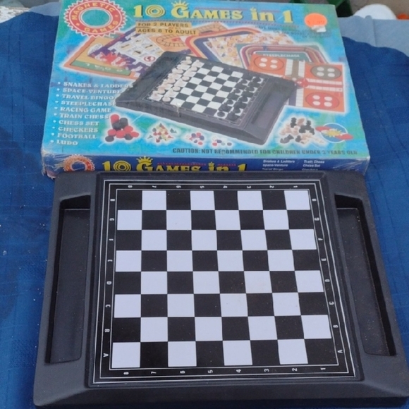 10 Games in 1 Board Game Set& Extra Game Board NWT - Picture 1 of 4
